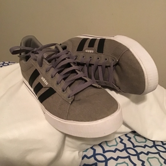 🔥#135, Adidas, size 10, like new, see photos - Picture 6 of 7